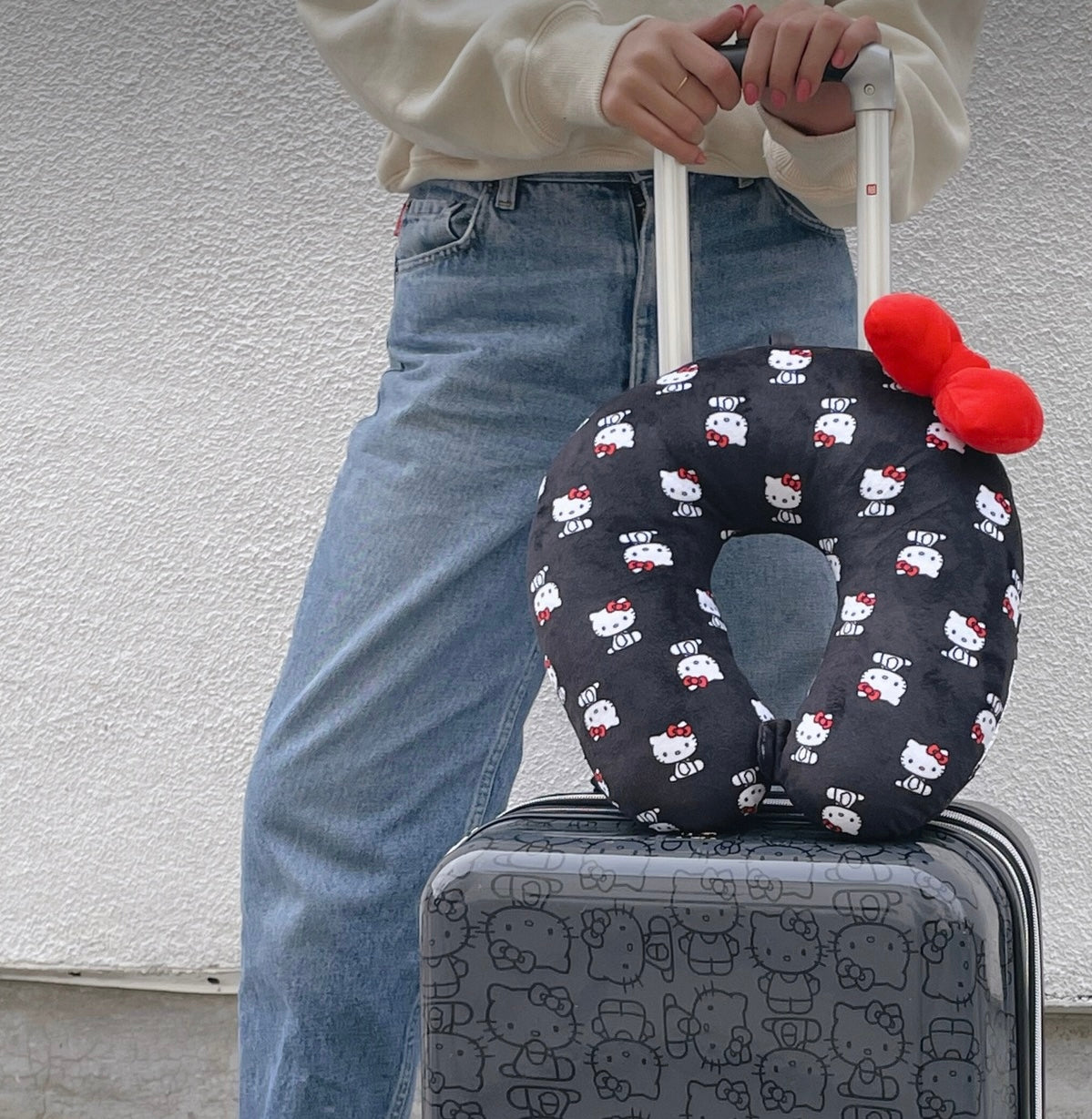Hello Kitty Ful logo travel neck pillow black